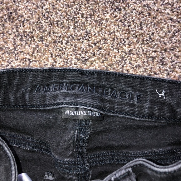 Women’s American Eagle Black Ripped Jeans 4 Short - Picture 3 of 7